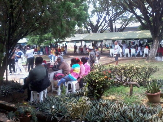 Masyarakat mendatangi RST Dr. Reksodiwiryo Padang