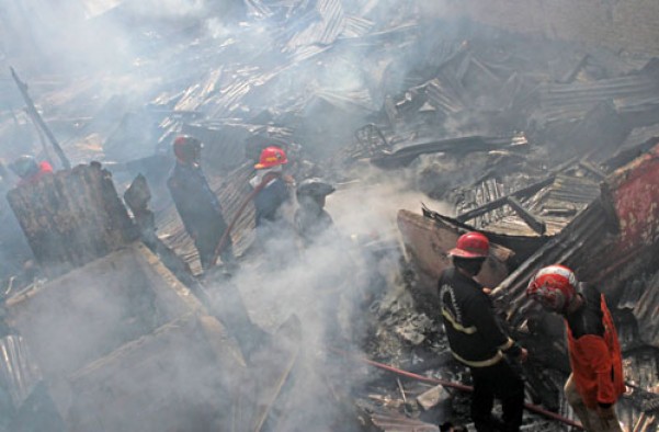 Kebakaran Seberang Palinggam Padang: Satu Tewas, 7 Rumah Ludes