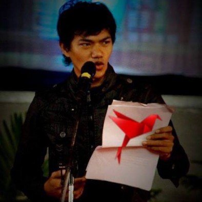 Fileski, penyair musisi