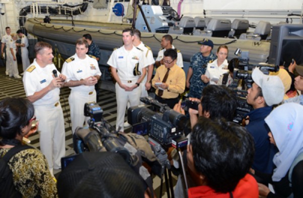Jumpa Pers: USS Fort Worth (LCS 3) tiba di Jakarta dalam kunjungan di Asia Tenggara Senin, (22/12/2014)