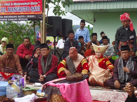 Indra Catri Dt Malako Nan Putih bersama ninik mamak