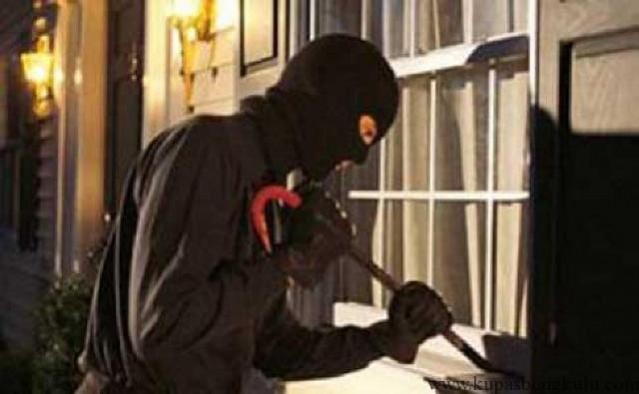 Ilustrasi: Pria tanpa identitas coba kupak Swalayan Yosi Padang.