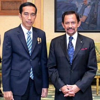 Kancing jas Presdien Jokowi tak sandereh jadi perbincangan di medsos