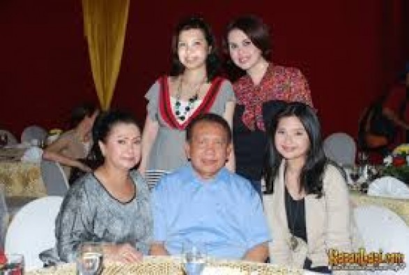 Rinto Harahap bersama keluarganya