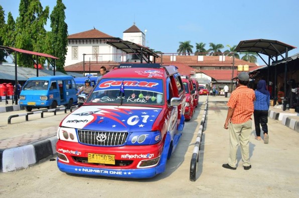 Terminal angkot di Belakang Kantor Walikota Lama