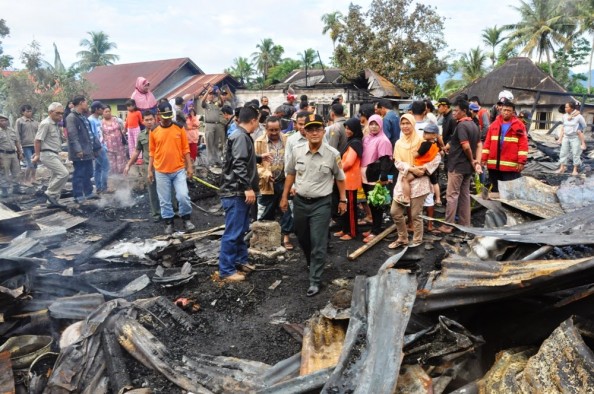 Bupati Agam Indra Catri tinjau lokasi kebakaran