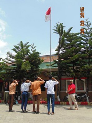 Pelajar SMP di Padang tawuran dihukum hormat bendera