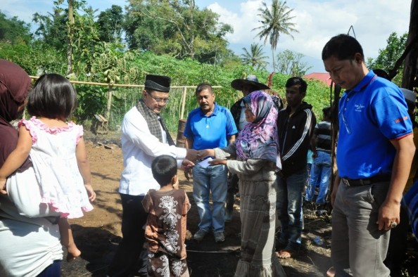 Korban kebakaran di Nagari Gadut Tilkam dibantu Bupati Agam