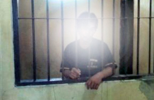 Tersangka MS di sel tahanan Polsek Palembayan
