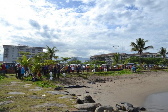 Pantai Padang telah bersih dari pedagang tenda ceper.(Charlie / Humas Pemko)