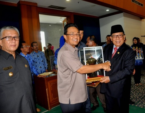 Indra Catri terima penghargaan pengelolaan pendidikan 