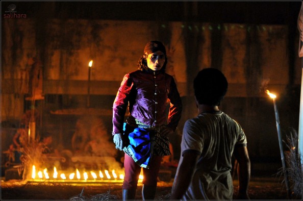 Kalanari Theatre Movement mementaskan 