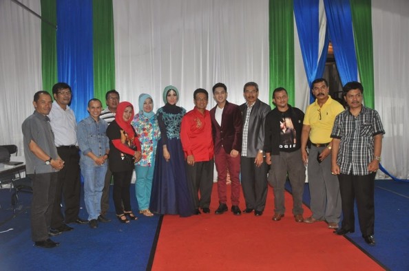 Bupati Agam foto bersama dengan Yogie dan Khairat