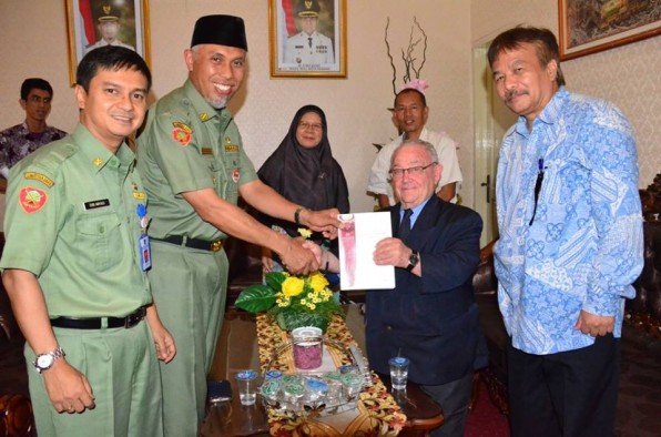 Walikota Padang H. Mahyeldi Dt Marajo dengan Mr. Alan,
