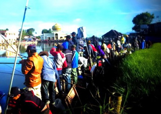 Kolam pancing ikan di Sungai Tanang