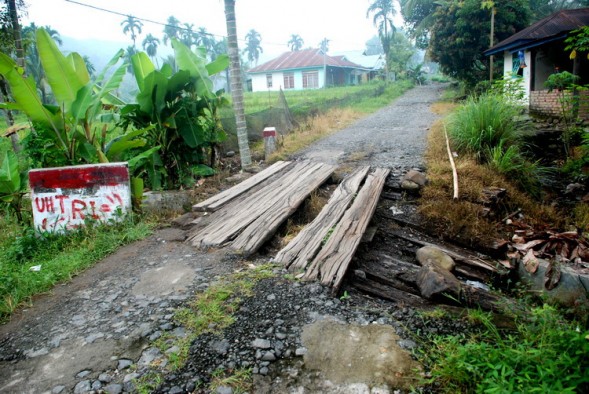 Jembatan rusak di Batu Kambing. (MSM)