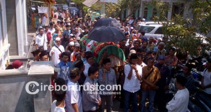 Pemakaman Ahmad Syubbanuddin Alwy berlangsung khidmat
