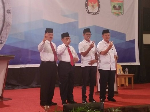 Debat publik Calon Gubernur dan Wakil Gubernur Sumbar berhawa panas