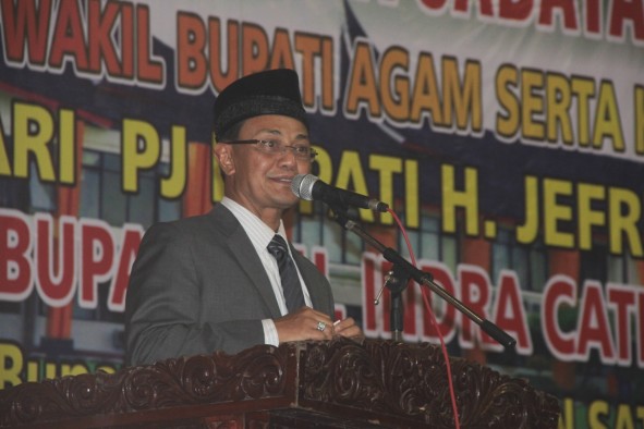 Bupati Agam Indra Catri beri sambutan dalam acara serah terima jabatan dan lepas sambut
