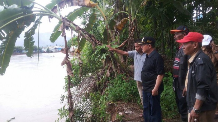 Bupati Padang Pariaman tinjau banjir