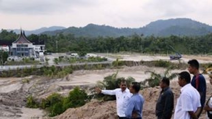  Bupati Ali Mukhni bersama anggota DPRD Jalius Budi dan Datuak Lung 