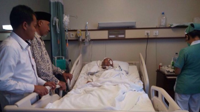 Walikota Padang besuk Hasan Basri Durin