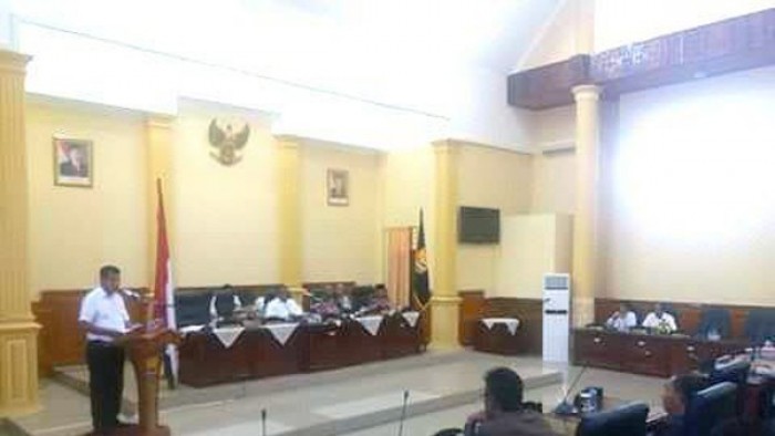 Walikota Pariaman Mukhlis Rahman di depan Sidang Paripurna DPRD