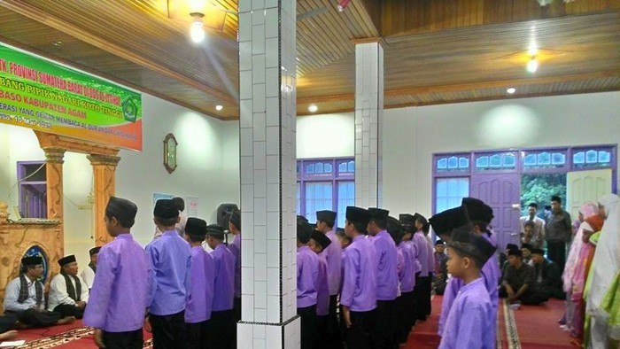 Program Magrib Mengaji, di Agam tapi ada pula kegiatan “Magrib Berjudi.”