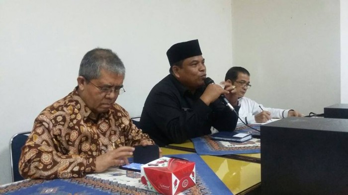 Suasana rapat evaluasi kinerja dipimpin Wabup Suhatri Bur
