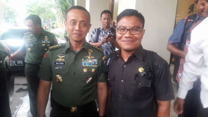 


Kepala Distanakhut Yurisman bersama Kasad Jenderal TNI Mul Yono di Balai Kartini
