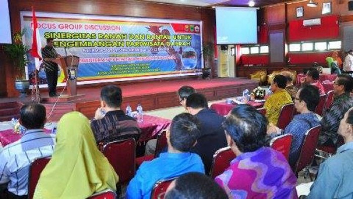 Walikota Pariaman Drs H Mukhlis Rahman MM ketika membuka FGD