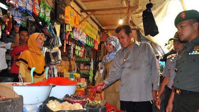 Walikota Mukhlis berdialog dengan pedagang