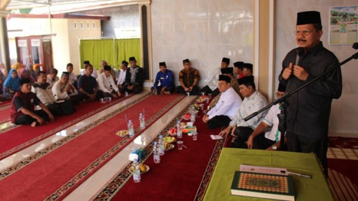 Bupati H. Ali Mukhni sampaikan sambutan pada acara halalbihalal yang diselenggarakan Kankemenag Kabupaten Padang Pariaman.
