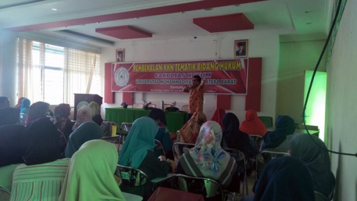 Fakultas Hukum memberikan pembekalan KKN tematik ilakukan pembekalan KKN tematik khusus terhadap mahasiswa dari Fakultas Hukum. Pembekalan dilakukan Sabtu (14/7/2018) di Aula Fakultas Hukum UMSB Bukittinggi. 
