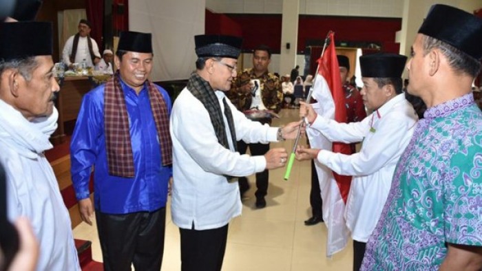 Ditandai dengan penyerahan bendera kepada Ketua keloter 3, Bupati Agam, H. Indra Catri  Dt Malako Nan Putiah melepas secara resmi 458 Calon Jamaah Haji (CJH), Minggu (15/7/2018), di  Pusdiklat IPDN Baso.
