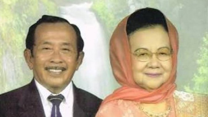 Januar Muin bersama istri (Foto HC)