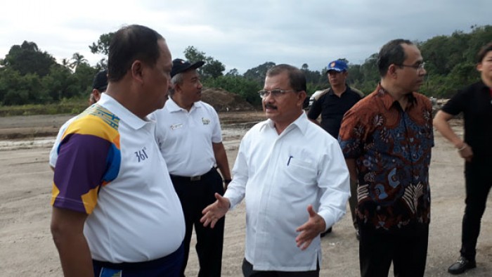 Menristekdikti M. Nasir meinjau pembangunan Kawasan Pendidikan Terpadu di Tarok City, Nagari Kapalo Hilalang, Kayu Tanam , Kamis (2/8). 
