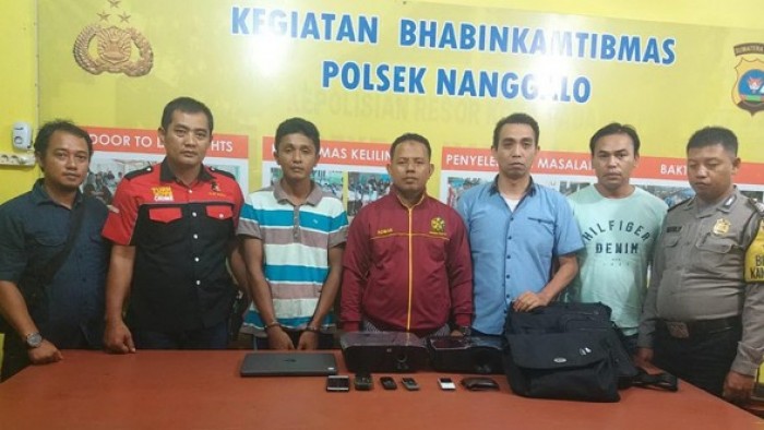 Aksi pencurian dua unit infokus dan dua unit laptop yang terjadi di SDN 16 Surau Gadang, Kecamatan Nanggalo, padang akhirnya terungkap. Tim Opsnal Unit Reskrim Polsek Nanggalo berhasil menangkap otak pelaku, Rabu (29/8/2018) pukul 20.00.