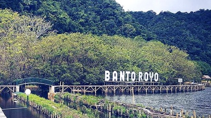 Bupati Agam, diwakili camat Tilatang Kamang, Ade Harlien meresmikan Objek Wisata Banto Royo, Minggu (28/10/2018), di aula objek wisata tersebut