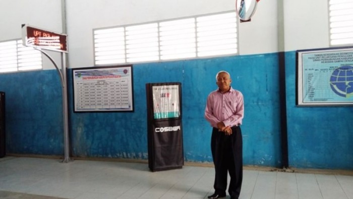 
Kadis Perhubungan Pessel, Nuzirwan meninjau alat uji kir berbasis Digital