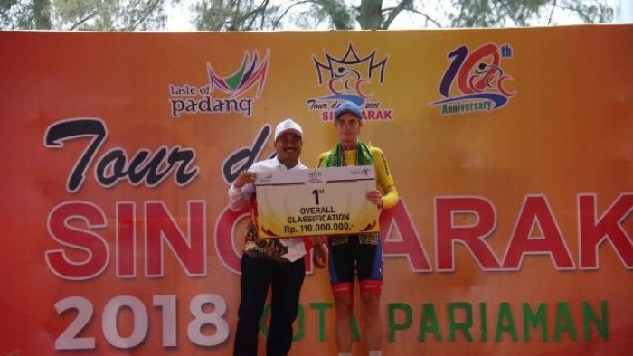 -Juara umum atau individual General Classification by Time yaitu pembalap asal Australia Jesse Ewart dari Sapura Cycling Team Malaysia bersama dengan Menteri Pariwisata Arief Yahya