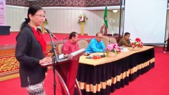 Uni Z Lubis, Ketua Umum Forum Jurnalis Perempuan Indonesia dan sekaligus Peminpin Redaksi idntimes.com memberikan sambutan