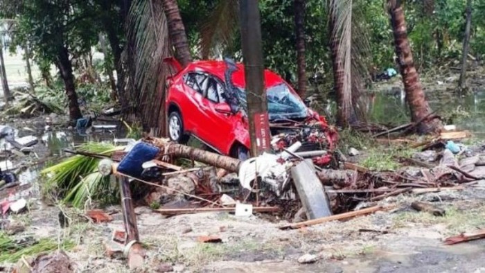 Dampak tsunami yang melanda Lampung Selatan dan Banten Hingga pukul 13.00, Minggu (23/12/2018) korban meninggal dunia terdampak tsunami Selat Sunda yang menerjang Banten dan Lampung bertambah menjadi 168 orang.(Foto PLN)