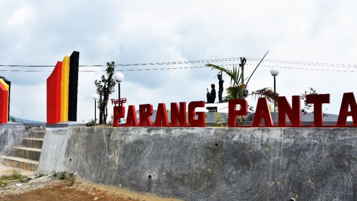 Untuk mengenang perjuangan melawan penjajah, Pemerintah Nagari (Pemnag) Sariak, Kecamatan Banuhampu, Kabupaten Agam, membangun 