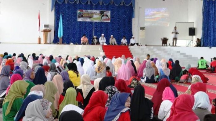 Pasaman Barat, sumbarsatu.com—Kabupaten Pasaman  Barat pada Jumat (25/1/2019) sore menerima kedatangan dari Syekh Dr Iyad Mahmoud, salah seorang Hafiz Alquran dari Negeri Gaza Palestina 