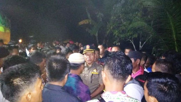 Penampilan enam orgen tunggal di beberapa lokasi di Kabupaten Agam “ditertibkan”  Satuan Pol PP Agam. Sabtu (26/1/2019) malam, enam unit penampilan orgen tunggal dibubarkan, karena tampil sampai larut malam.