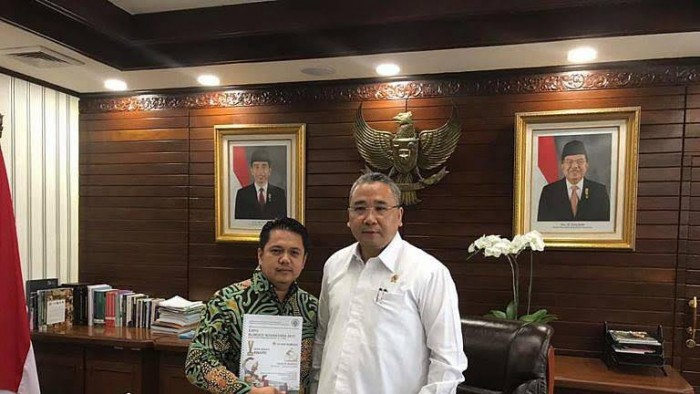 Menteri Desa Pembangunan Daerah Tertinggal dan Transmigrasi (Mendes PDTT) Eko Putro Sandjojo didampingi Staf Khusus Kemendes PDTT H. Febby Datuk Bangso Nan Putiah 