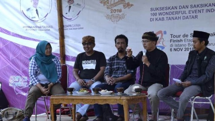 Diskusi Pagi di Pasar Van Der Capellen, Kota Batusangkar, Minggu 3 (2/2019) tentang populasi burung bangau atau kuntul.