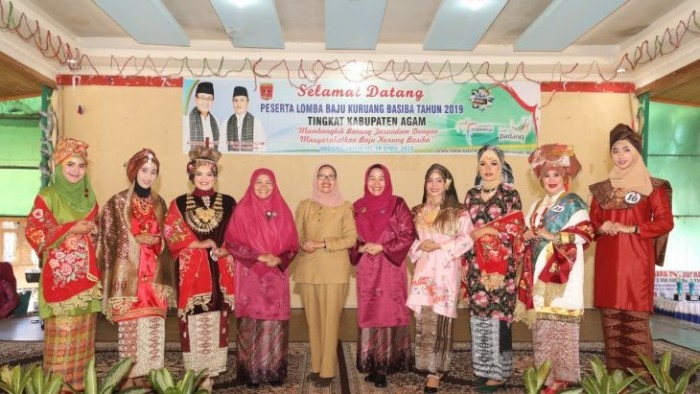 Kecamatan Raya meraih Juara I Lomba Baju Kurung, yang digelar Dinas pariwisata Pemuda dan Olah Raga (Disparpora) Agam yang dirangkai dalam Jambore Kader PKK Berprestasi tingkat Kabupaten Agam tahun 2019, Senin (29/4/2019) sampai Selasa (30/4/2019), di Mifan Padang Panjang.