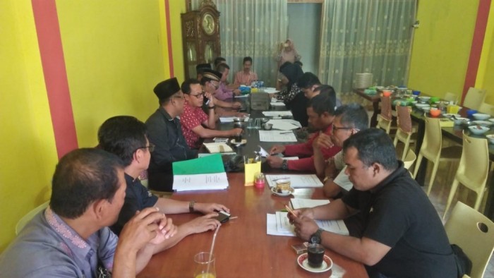 Anak Nagari Tiku Limo Jorong, Kecamatan Tanjung Mutiara, dan Nagari Bawan, Kecamatan Ampek Nagari, Kabupaten Agam, mulali bereaksi keras terhadap PT. AMP (Wilmar Group. Hal itu terungkap dalam jumpa pers, Kamis (20/6/2019), di Lubuk Basung.